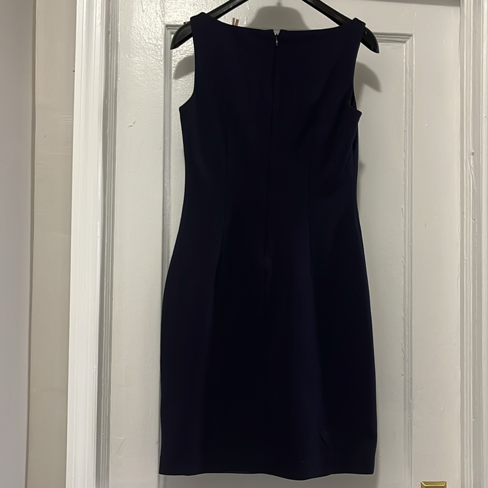 Tahari - Picture 2 of 5